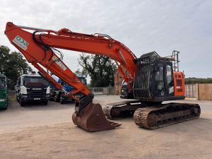 2016 HITACHI ZX225 EXCAVATOR