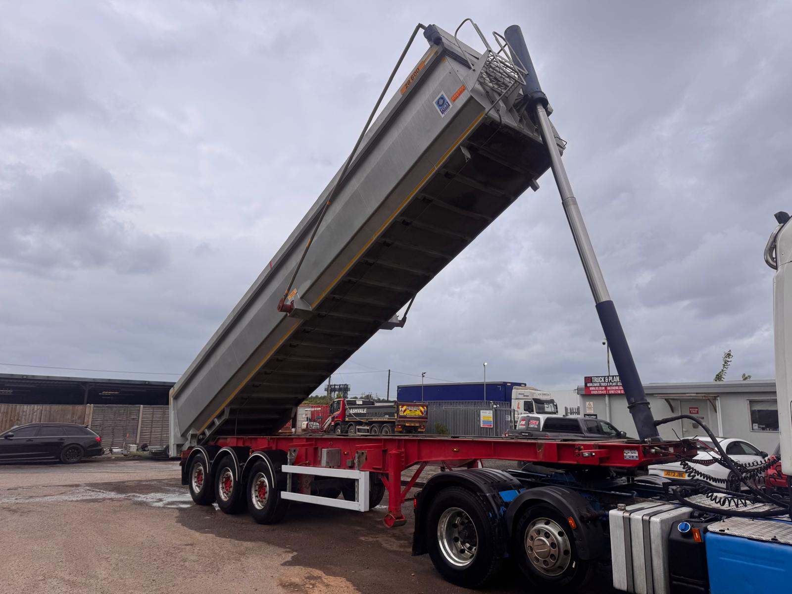 2013 WILCOX AGGREGATE TIPPING TRAILER