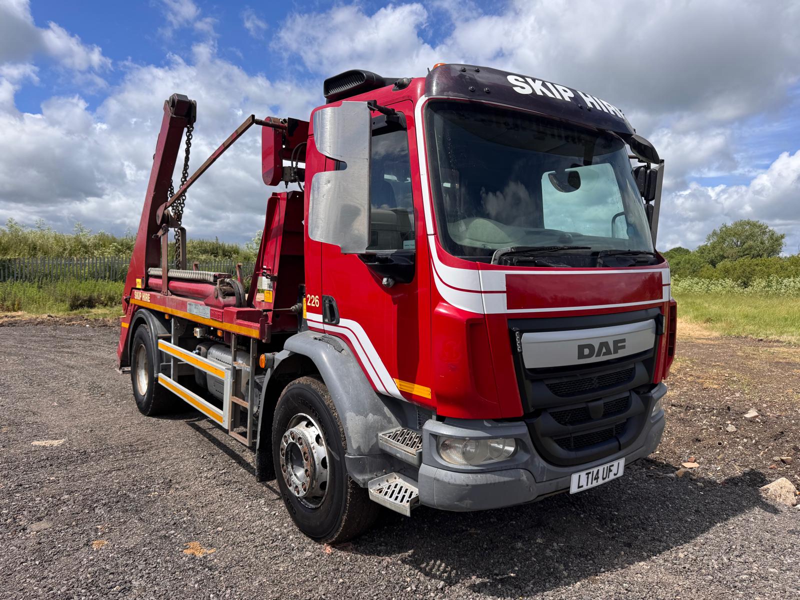 2014 DAF LF 220 SKIP LOADER