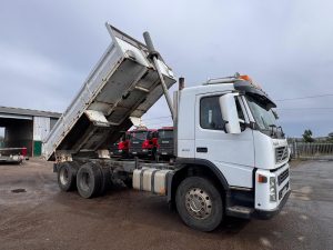 2002 VOLVO FM9 300 TIPPER