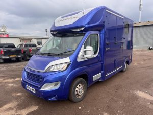 2019 PEUGEOT 2 HORSE HORSEBOX